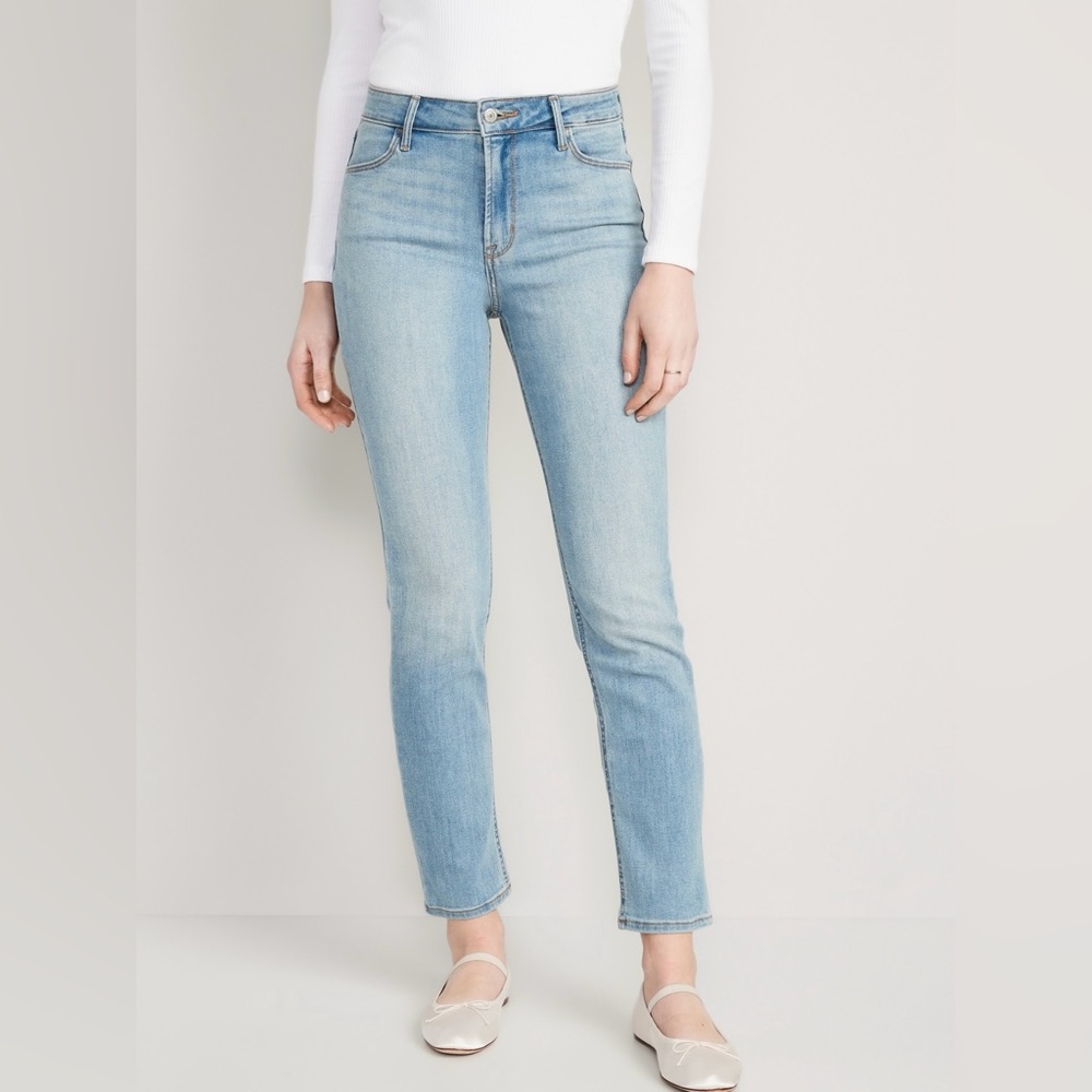 Size 4, wow straight, old navy jeans